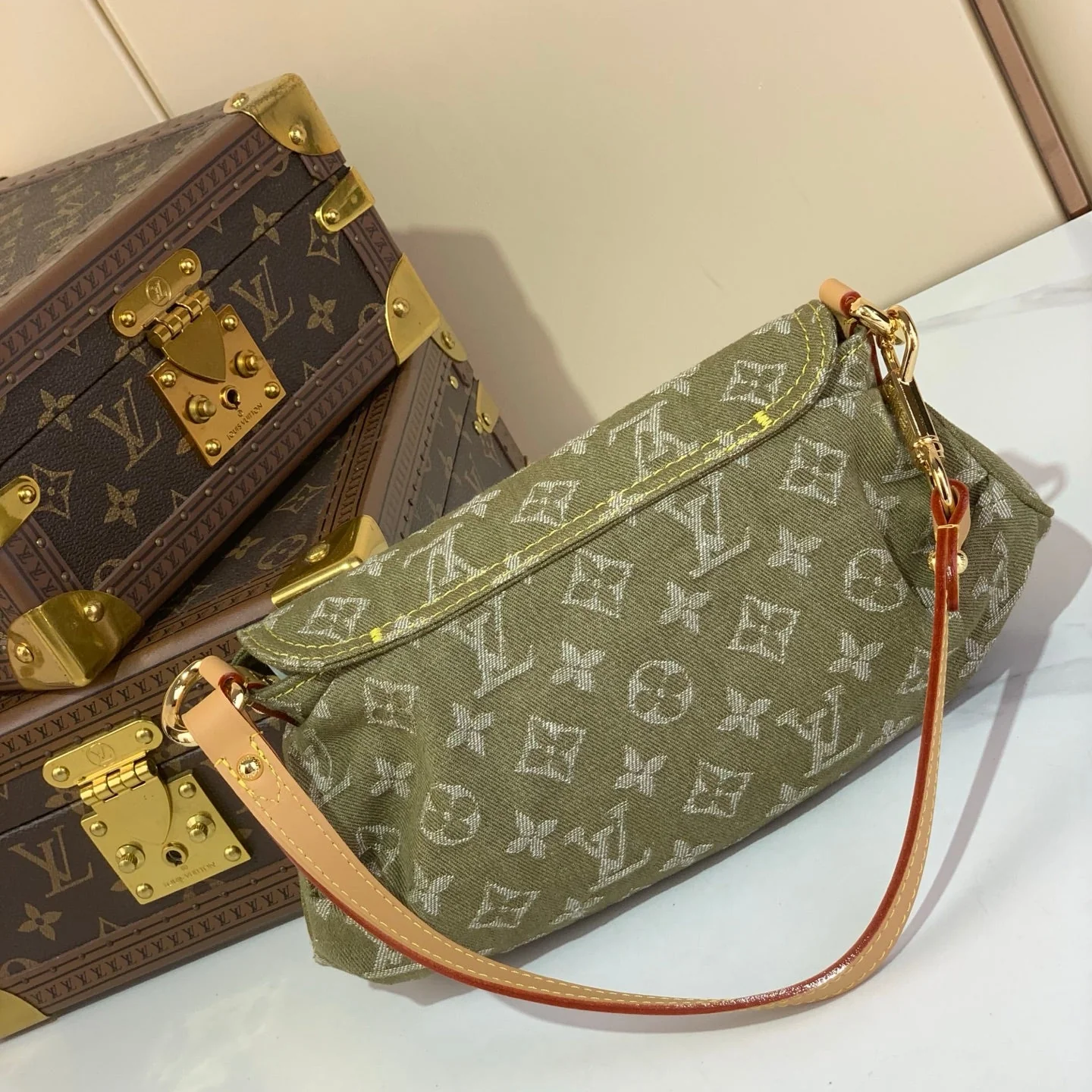 Bolso bandolera de mezclilla vintage en verde pomelo