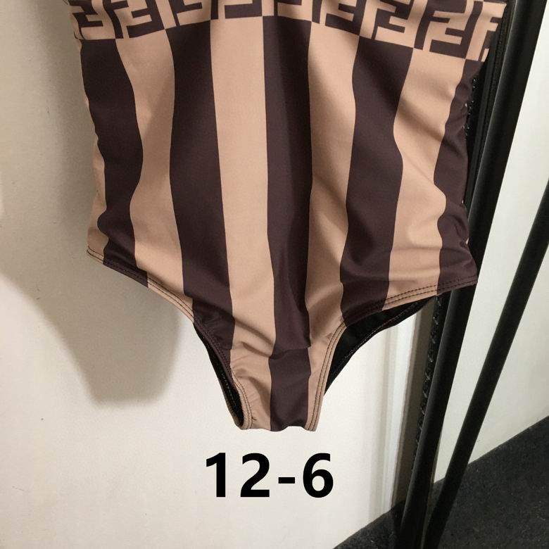 Traje de baño a rayas